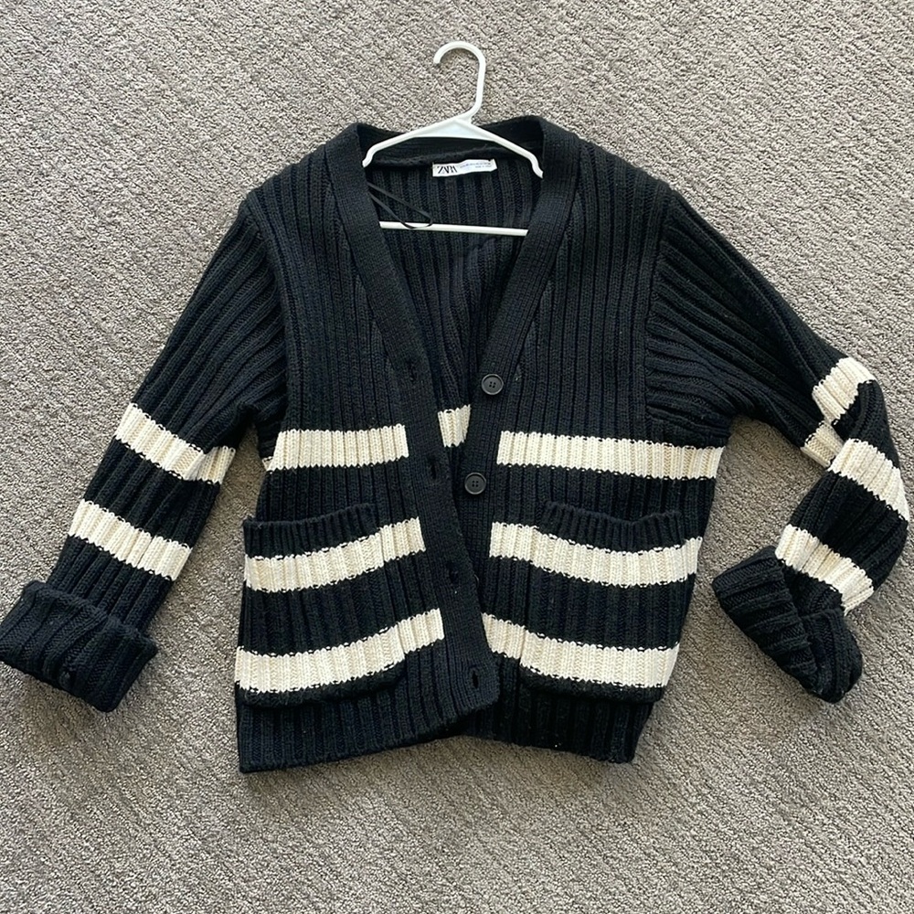 Black & cream button up Zara cardigan sweater
